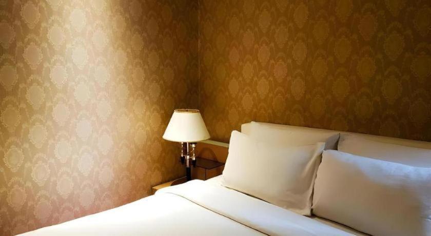 The White Hotel 8A Thai Van Lung Ho Chi Minh-Byen Eksteriør billede