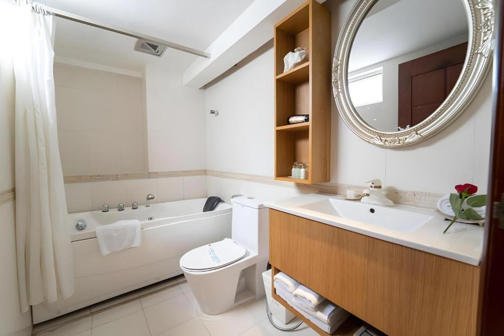 The White Hotel 8A Thai Van Lung Ho Chi Minh-Byen Eksteriør billede